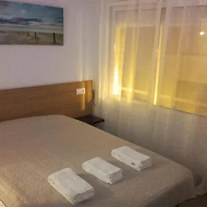 Gasthuis Economica Con Bano Privado En Pleno Centro De Figueres, Figueres (Girona)
